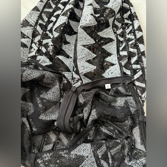 DRESSS - Picture 4 of 5